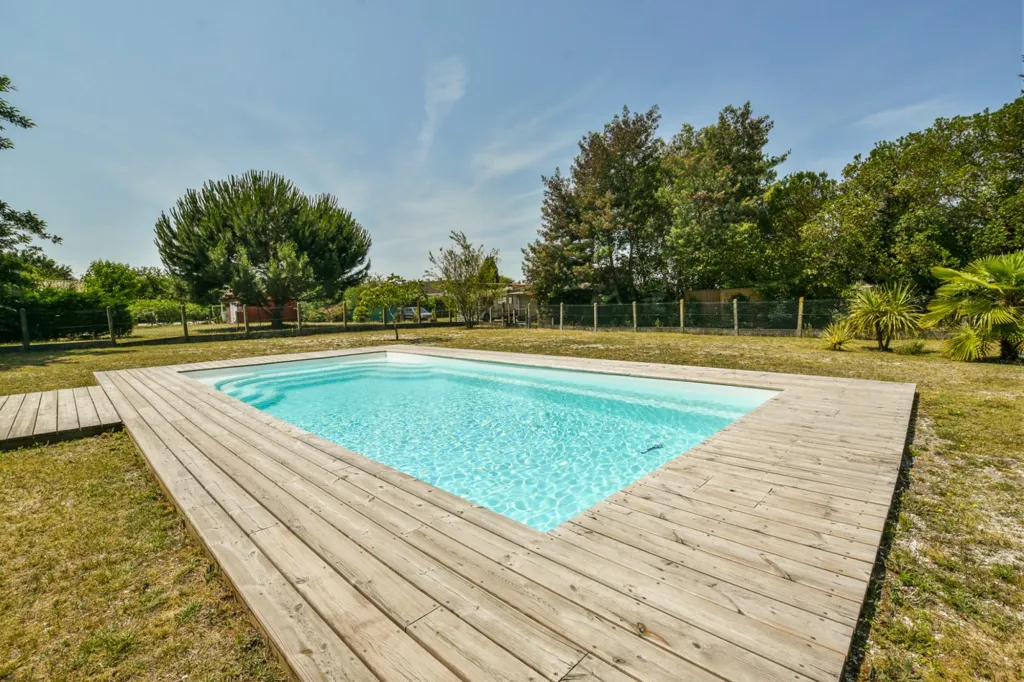 Piscine - Villa Rénovée avec Piscine au Calme à Biganos