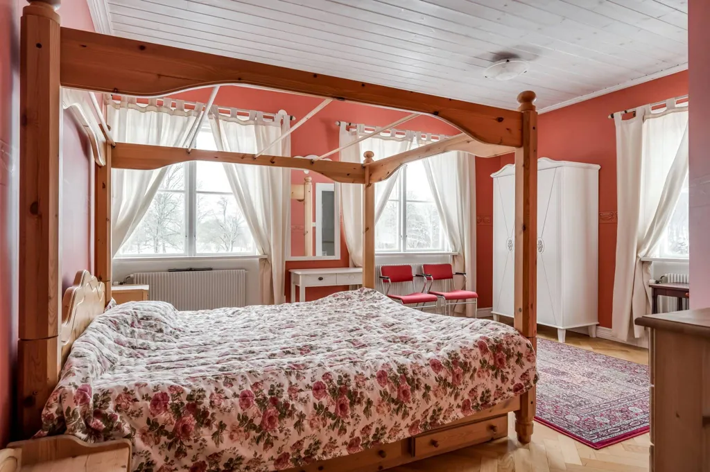 Magamistoad - Multi-Use Property with Historic Charm in Borgvik