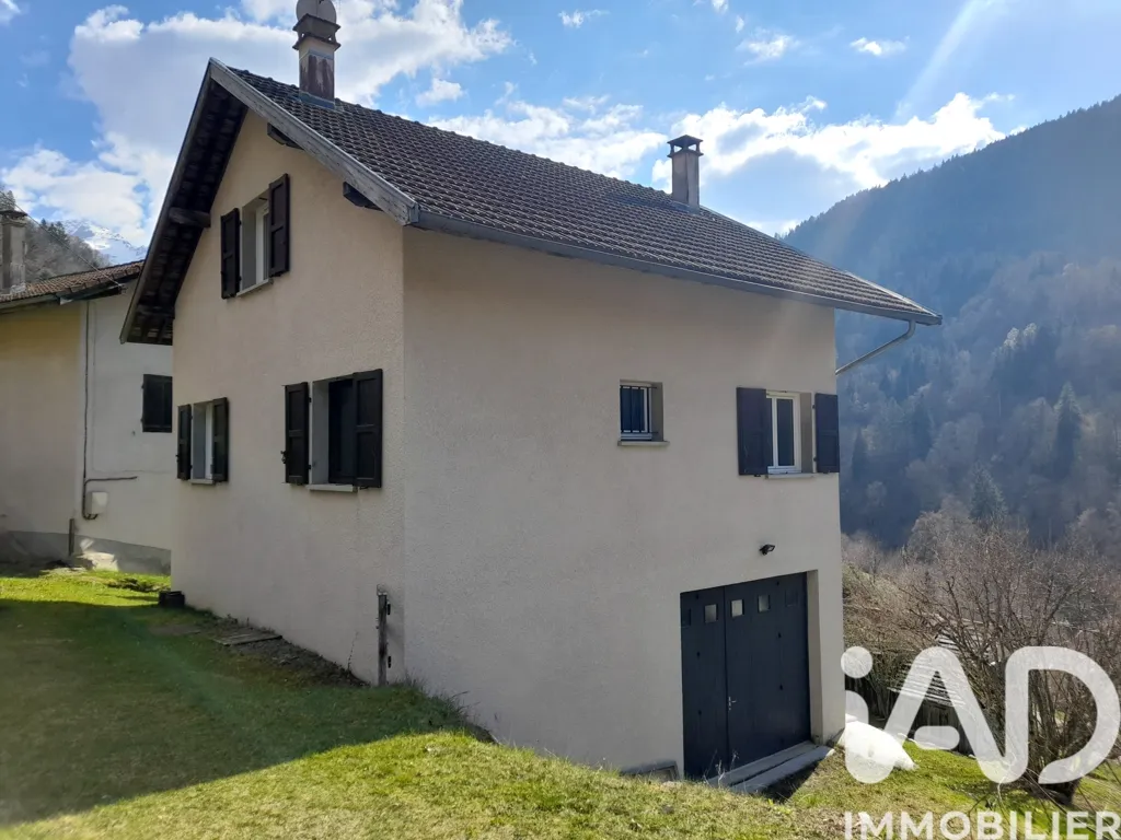 Välivaade - Charming House with Large Garage in Le Haut-Bréda