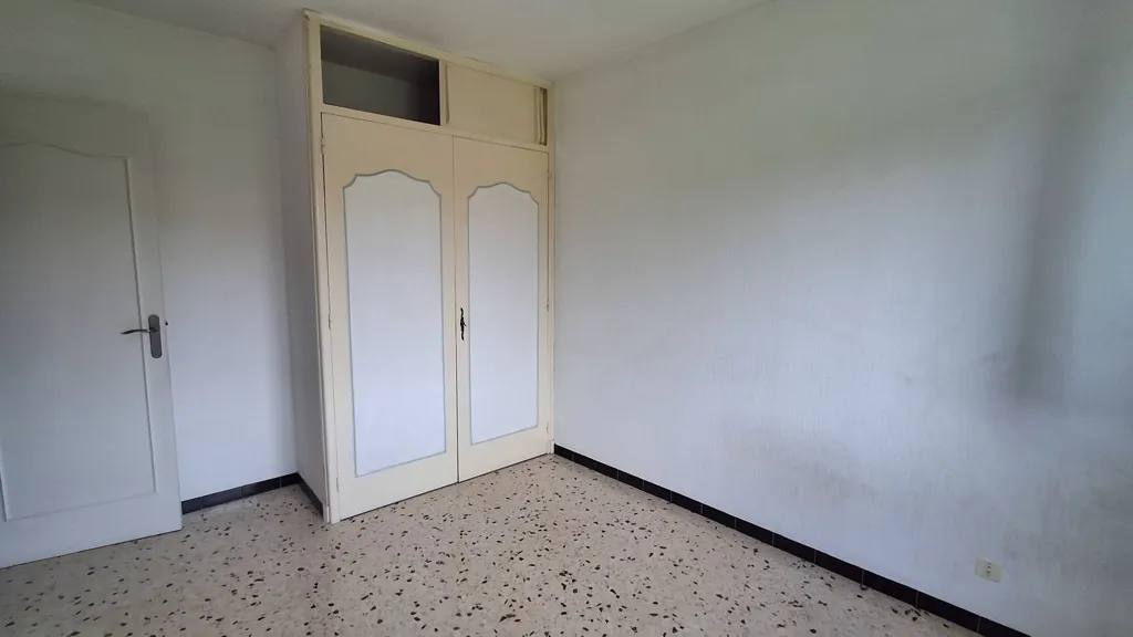 Toad - Semi-Detached House with Garage in Castor Isabella