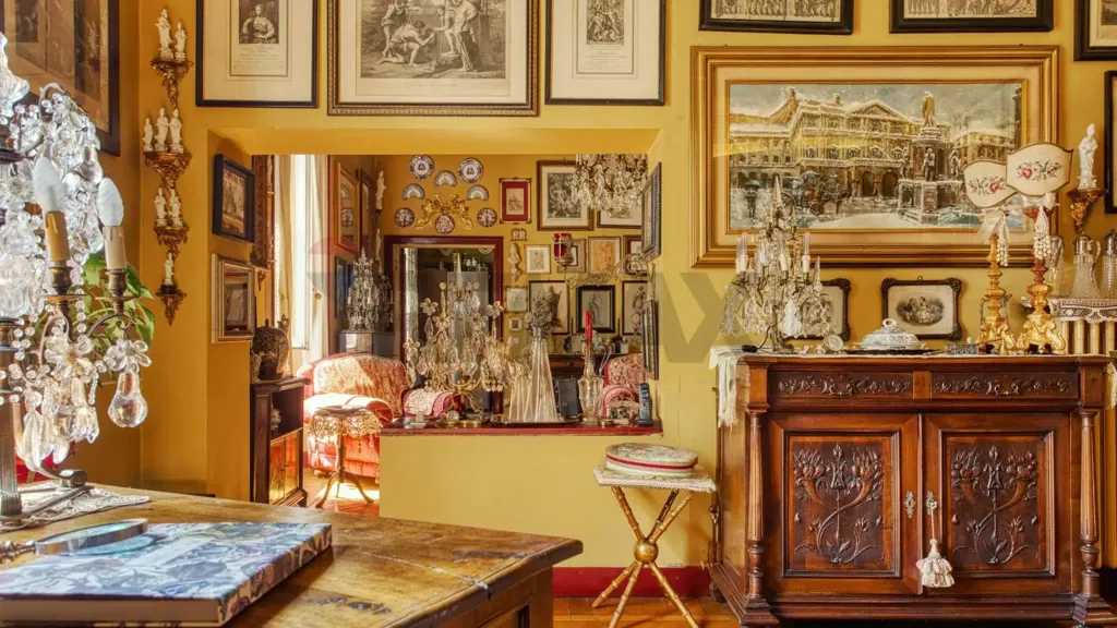 Séjour - Historic Apartment with Double Balcony in Novara