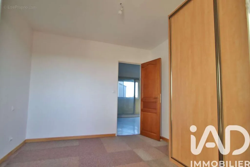 Bedrooms - Bright 2-Bedroom Apartment with Balcony in Narbonne