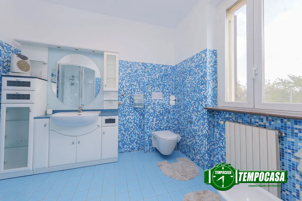 Salles de bain - Modern Villa with Garden in Piacenza