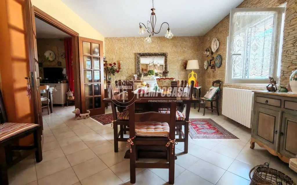 Salle à manger - Luxury Villa with Private Garden in Carraro Procino