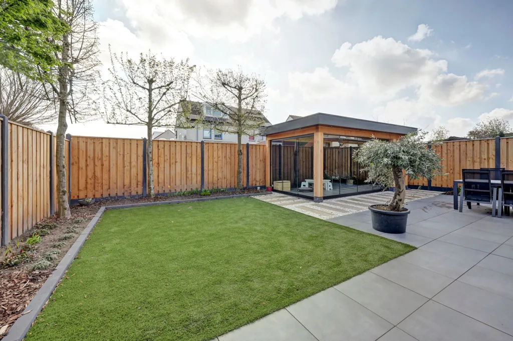 Aed - Detached House with Garden in De Landmaten