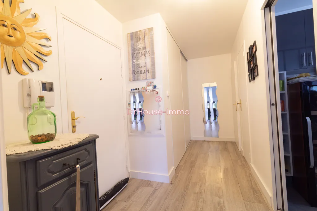 Esik - Renovated Flat with Balcony in Trappes