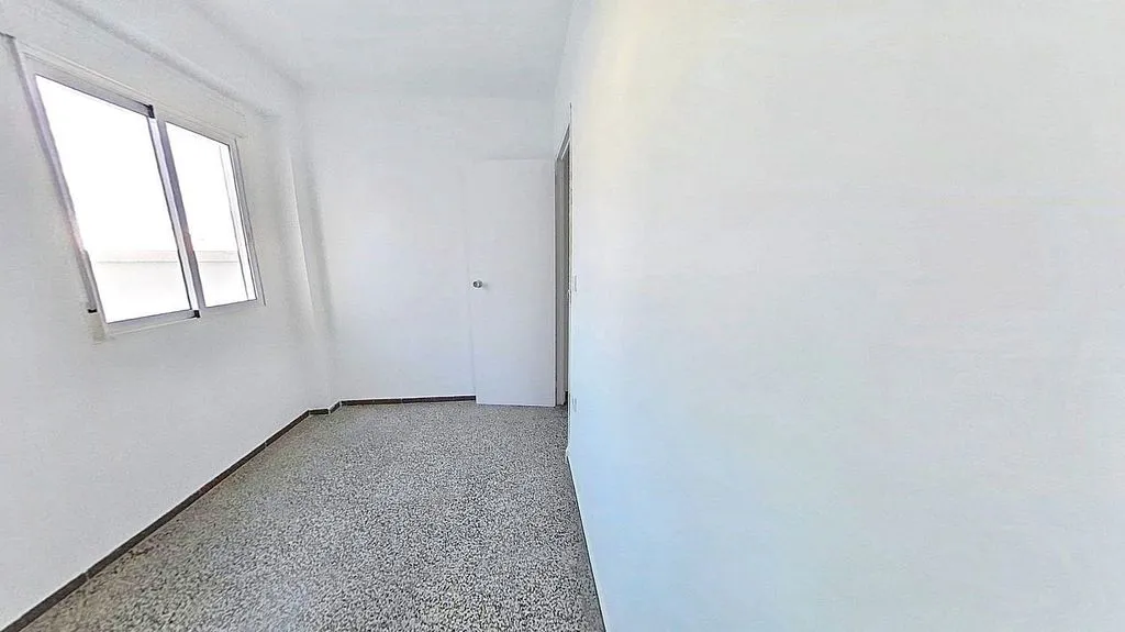 Pièces - 3-Bedroom Apartment with Sea Access in Valencia