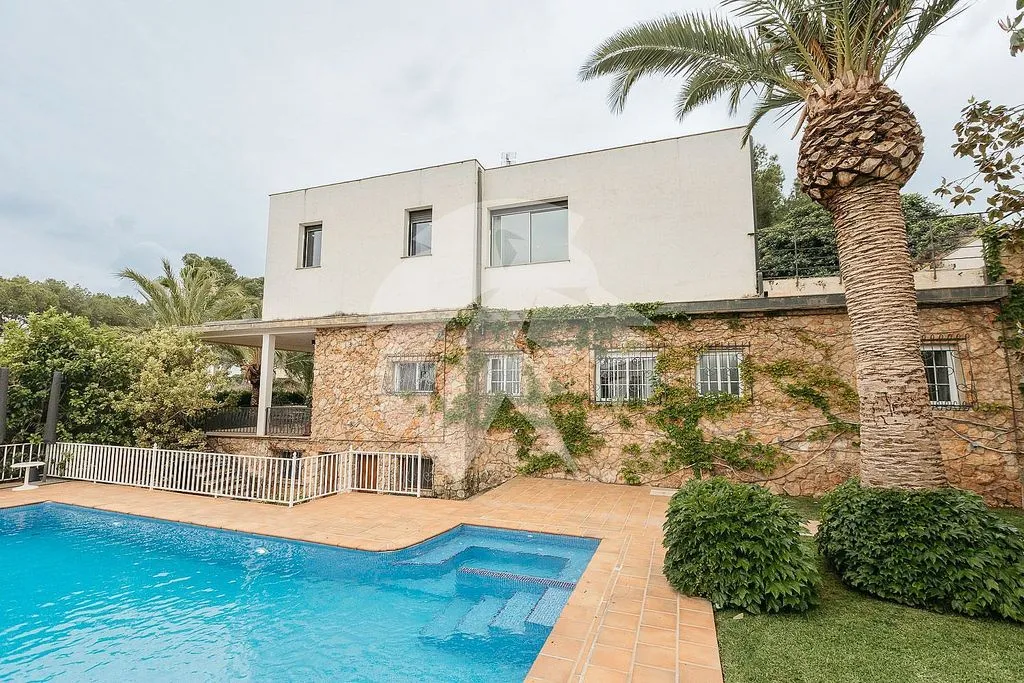 Bassein - Chalet with Pool and Terrace in Montepilar