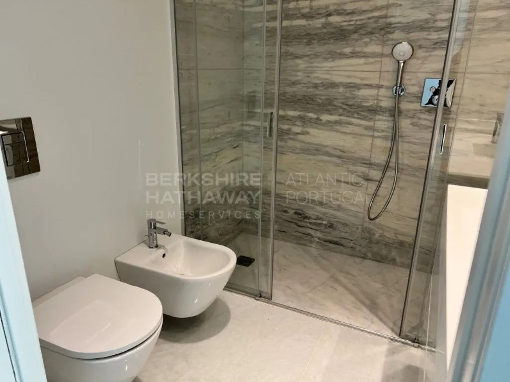 Bathrooms - Luxury Duplex with Pool in Cascais