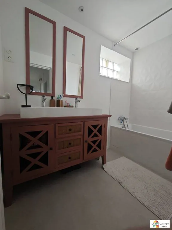 Salles de bain - Maison Luxueuse avec Jardin à Pontault-Combault
