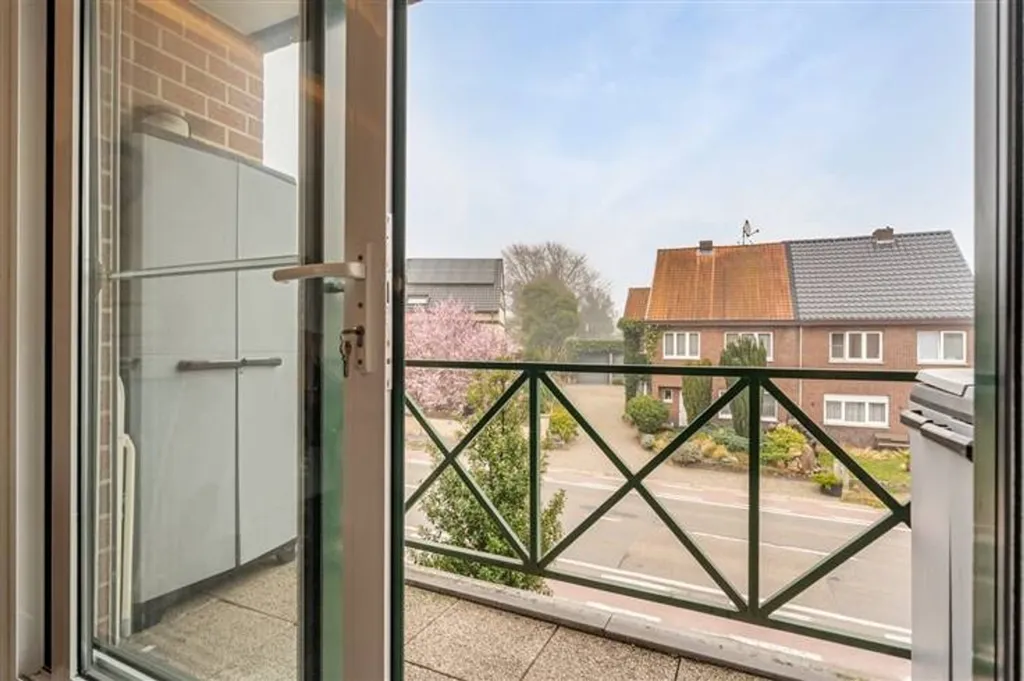 Rõdu - Duplex with Balcony near Autoroute in Town Centre