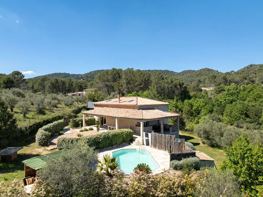Vue aérienne - Maison avec Piscine et Potentiel d'Agrandissement à Salernes