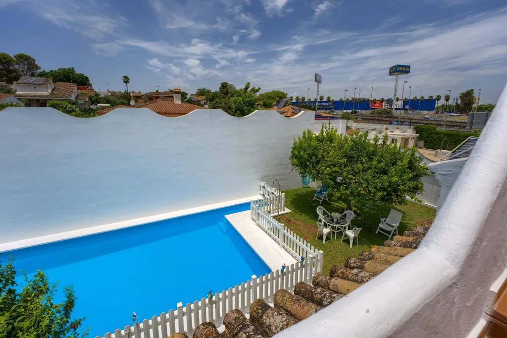 Piscina - Luxury Villa with Pool in Tomares