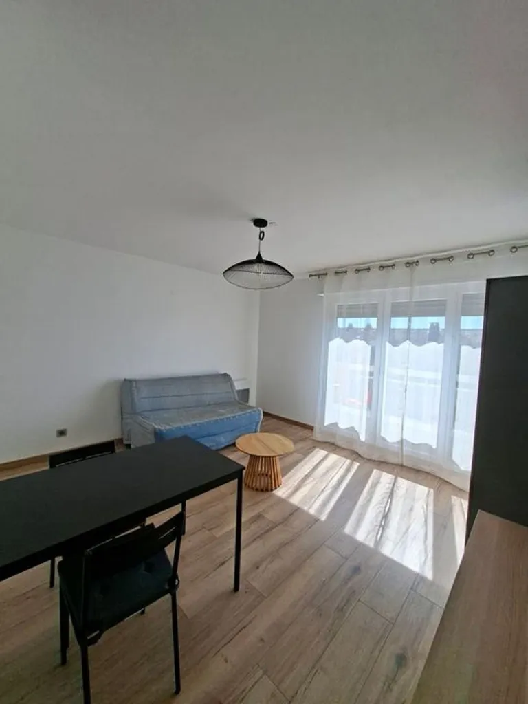 Séjour - Studio Meublé avec Balcon à Avignon