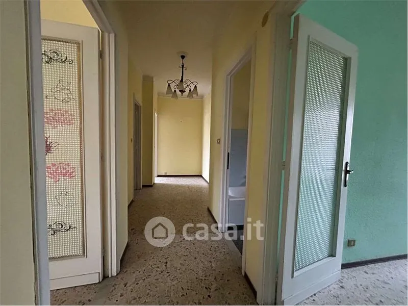 Entrée - Three-Bedroom Apartment with Balcony in Vercelli