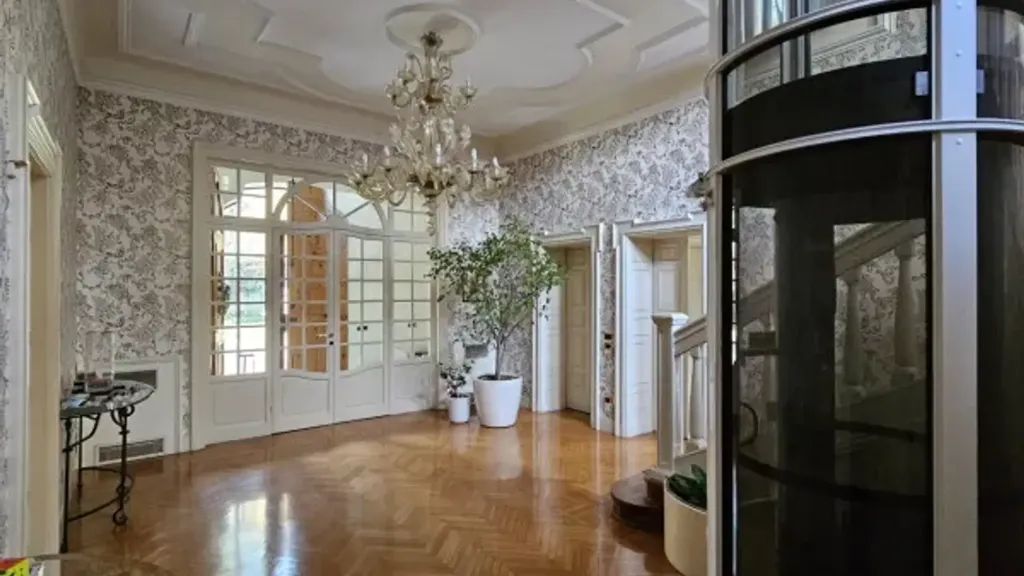 hallway_entrance
