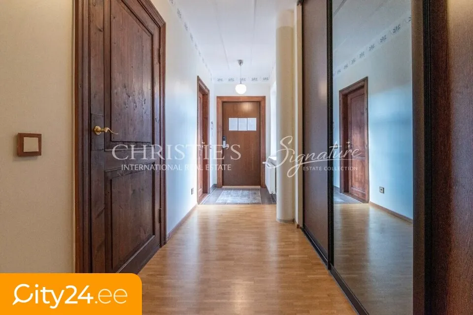 hallway_entrance