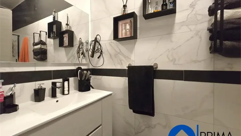 Bathrooms - Villa with Two Gardens on Viale Donatelli, Terni