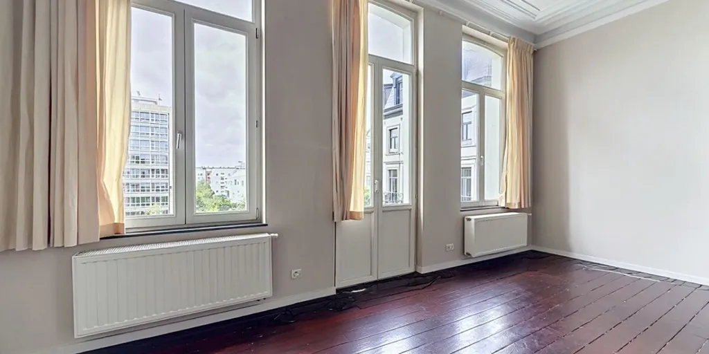Toad - Bright Neoclassical Apartment with Balcony in Brussels