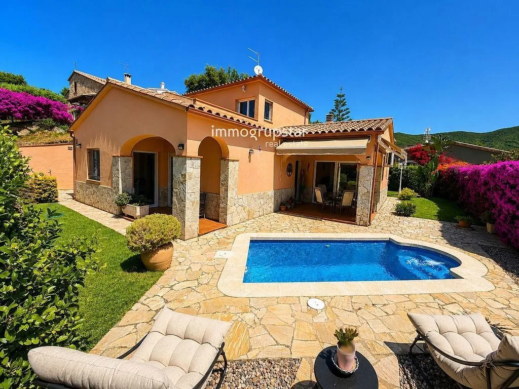 Piscine - Chalet with Sea View in Mas Pere