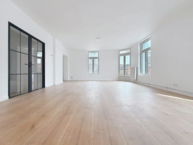 Elutuba - Triplex Flat with Equipped Kitchen in Brussels