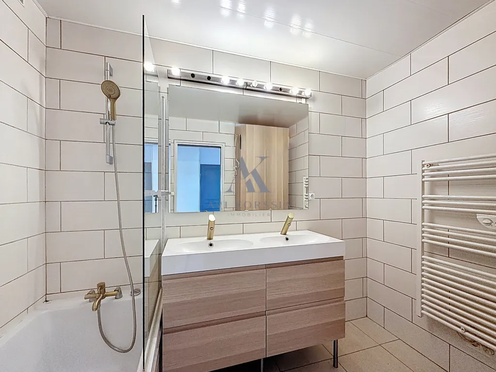 Bathrooms - Modern Flat with Balcony in Décines-Charpieu