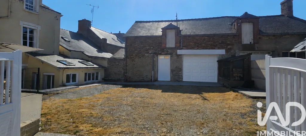 Jardin - Maison de Caractère Rénovée avec Jardin à Plessé