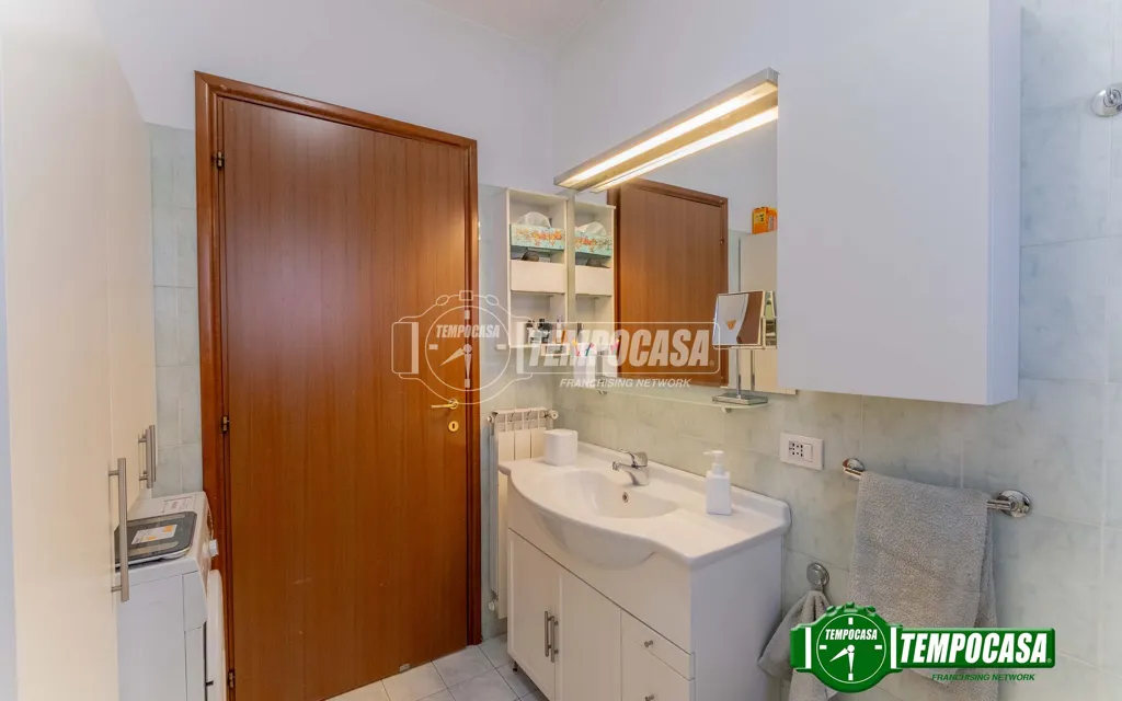 Vannitoad - Modernised Three-Room Flat with Balcony in Milan