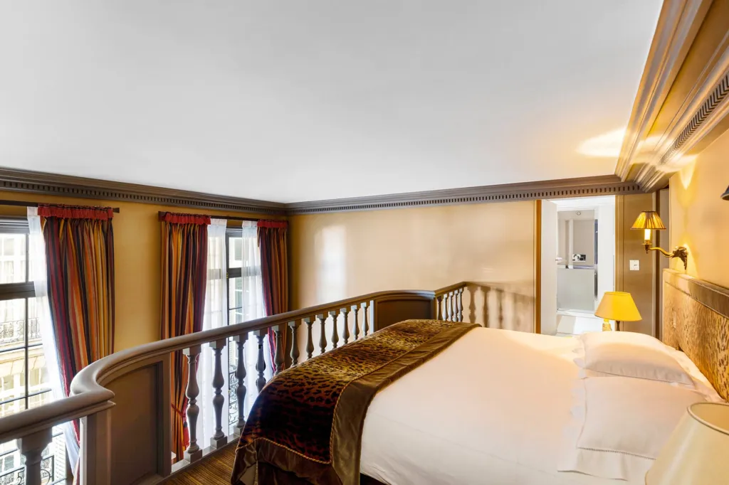 Bedrooms - Pied-à-Terre with View in Paris 16th