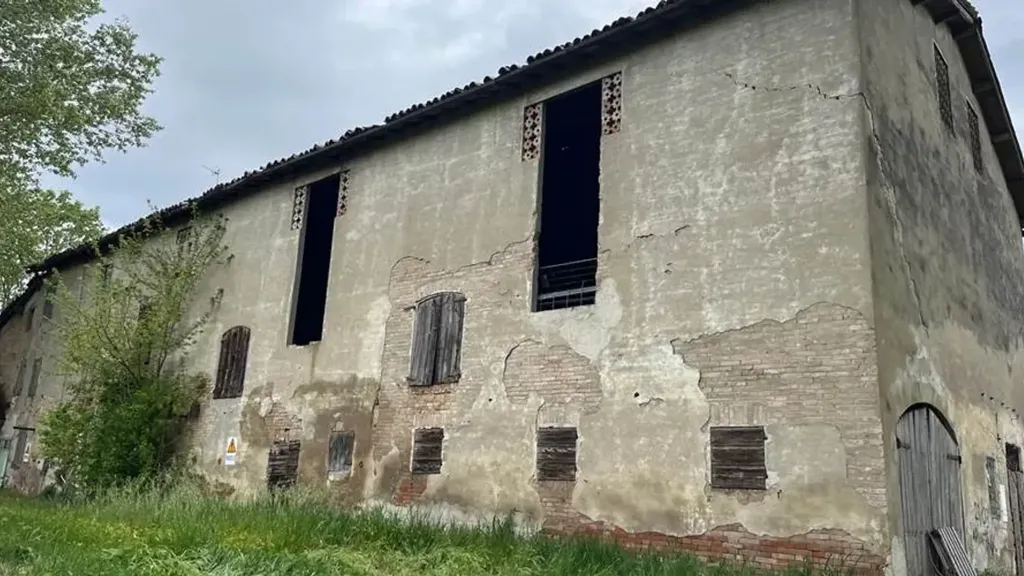 Välivaade - Rustic Farmhouse with Barn in Carpi