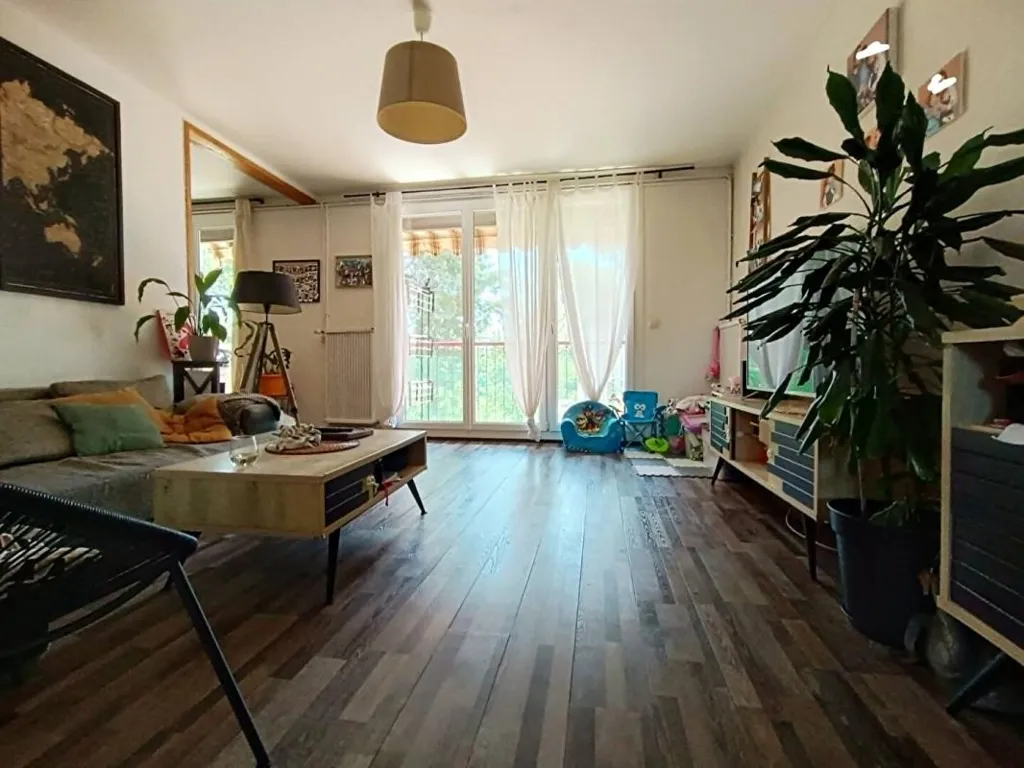 Elutuba - Apartment with Balcony in Istres