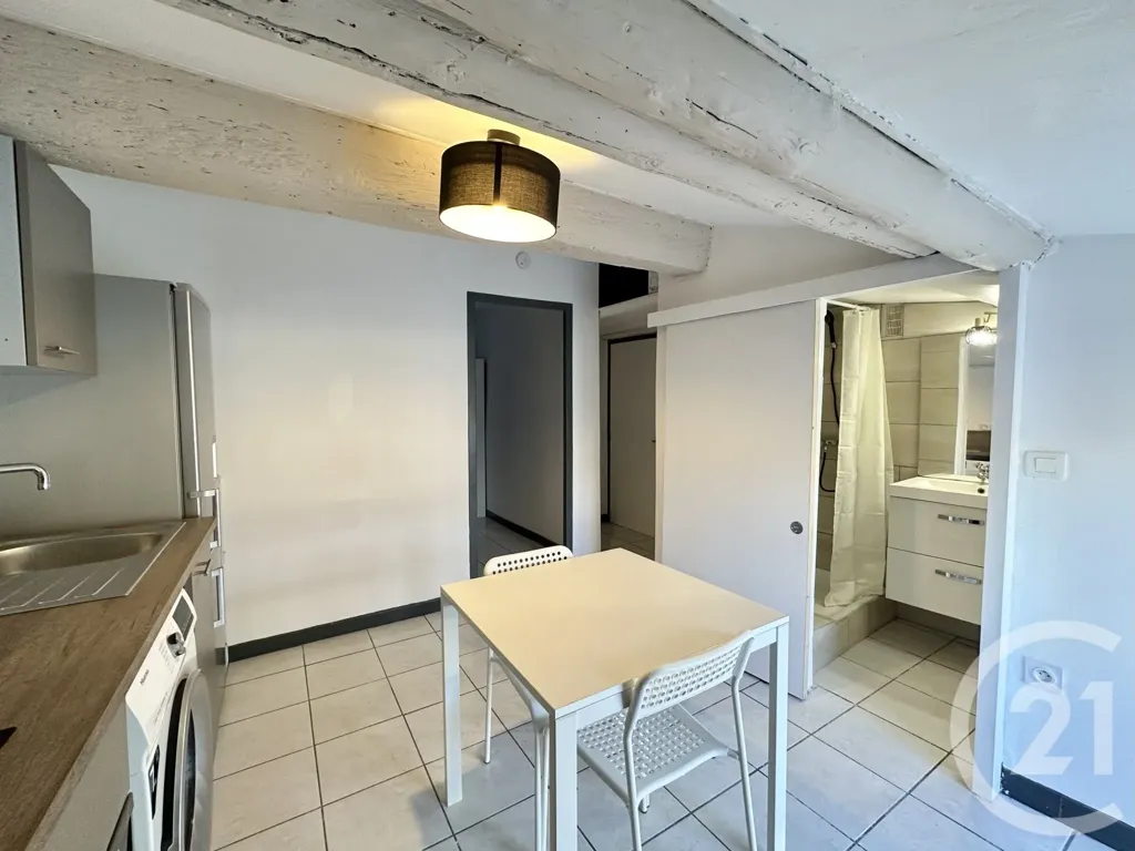 Köök - Renovated 2-Bed Flat with Balcony in Lunel