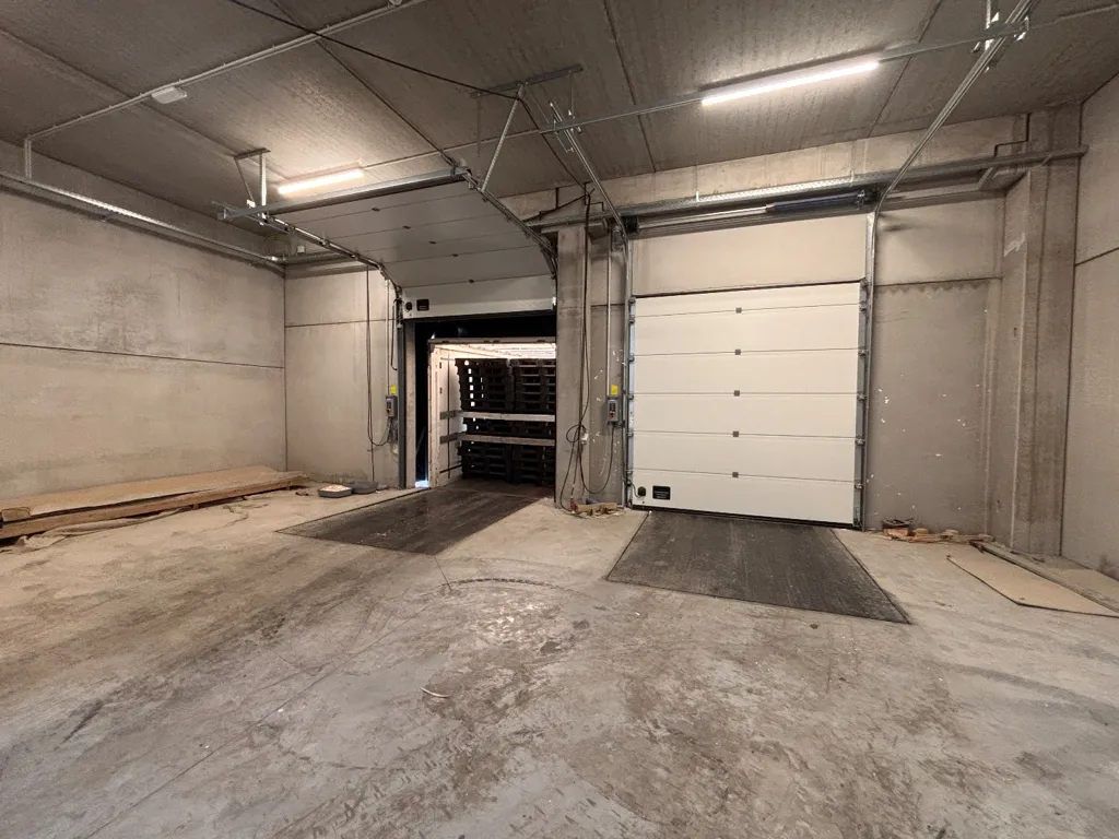 Garage - Logistic Site with Office Space in Harelbeke