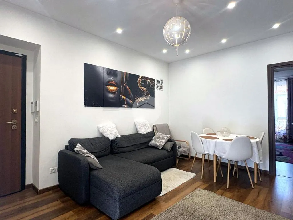 Elutuba - Rustic-Style Apartment with Balcony in Torino