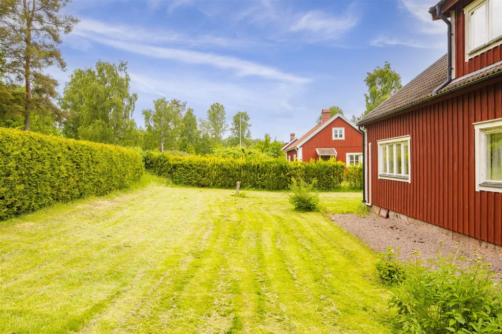 Aed - Charming Property with Development Potential near Kinnekulle