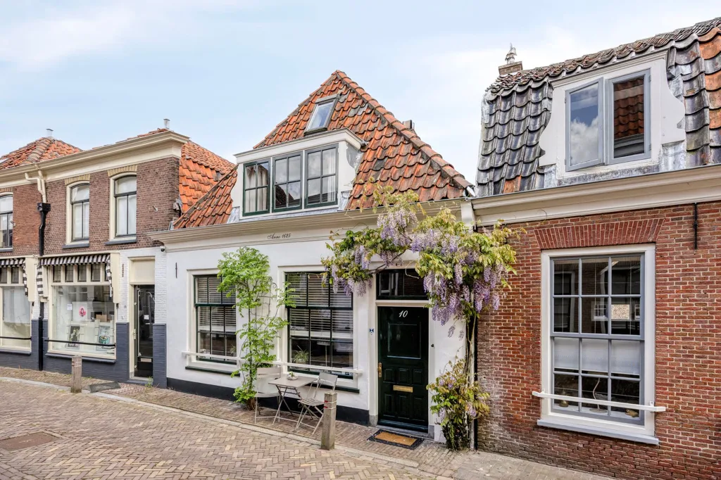 Välivaade - Monumental Canal House with Split-Level in Oudewater