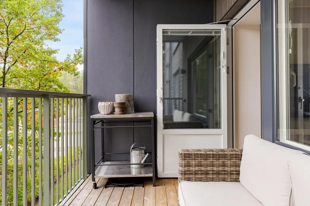 Balcon - Modern Apartment with Extra Study in Björkalund