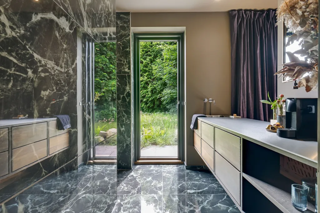 Salles de bain - Maison 5 pièces à Glamsbjerg