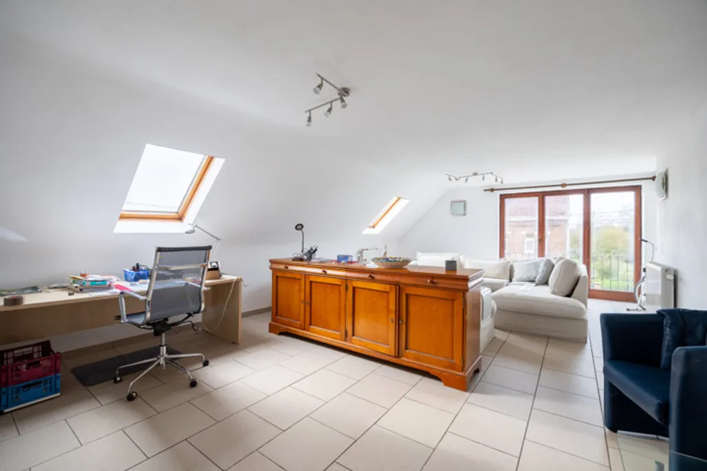 Kabinet - Charming 1st Floor Apartment with Balcony