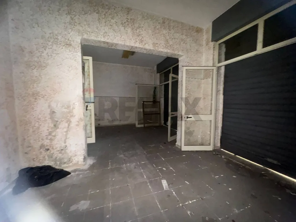 Pièces - Garage with Multiple Access Points in Catania