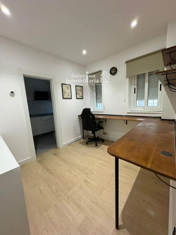 Kabinet - Reformada Semi-Detached House in Bus Station Area