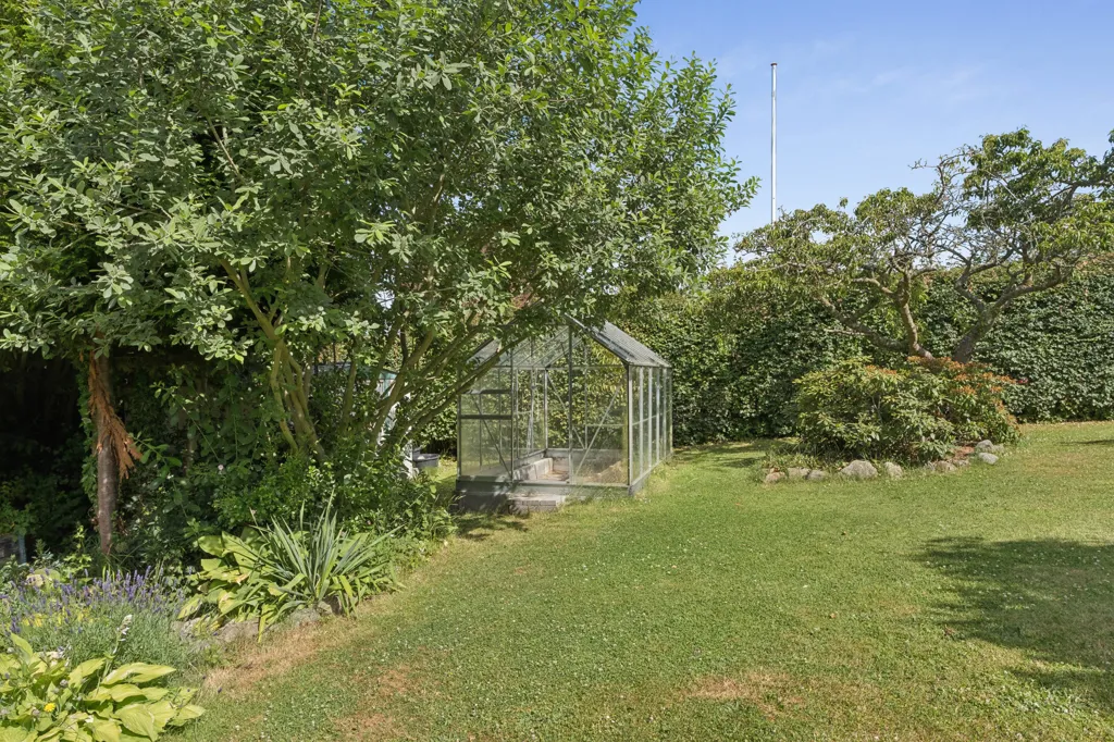 Giardino - Villa with Private Garden in Haslev