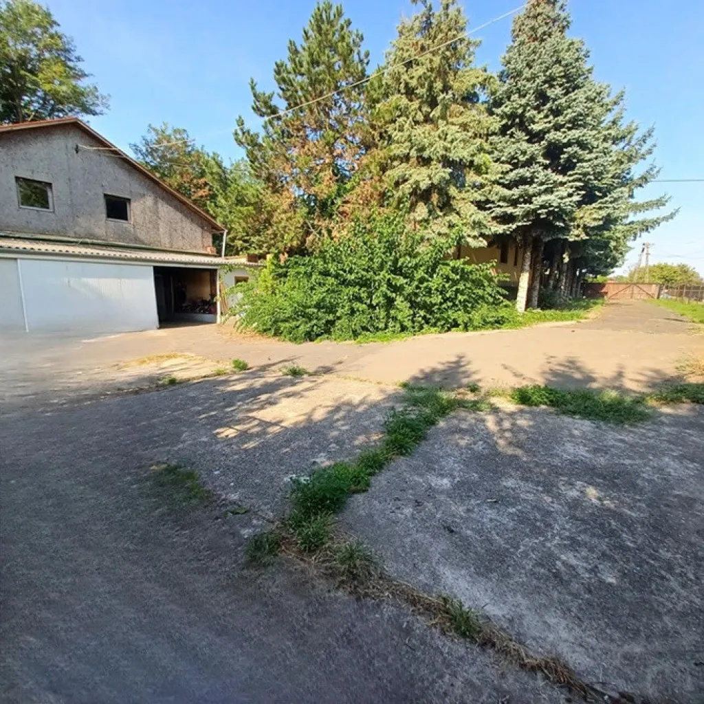 Extérieur - Commercial Space with Loading Bay in Hernád