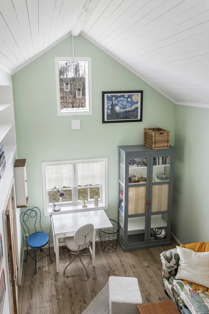 Bureau - Classical Cottage with Garden in Norrslyta