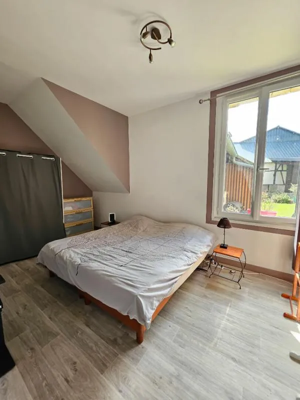 Chambres - Corps de Ferme avec Dépendances et Box à Compiègne