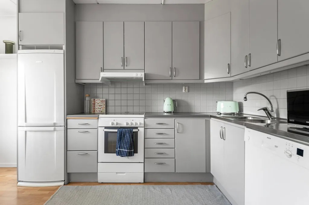 Kitchen - Apartment with Balcony in Hässelby Gård