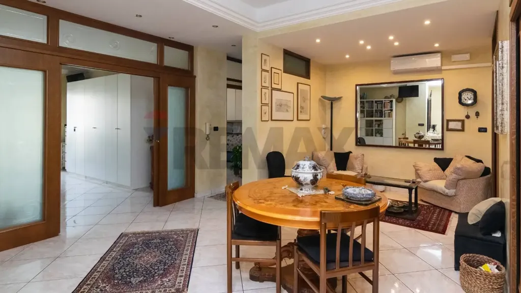 Sala da pranzo - Apartment with Balcony in Corso Italia, Catania