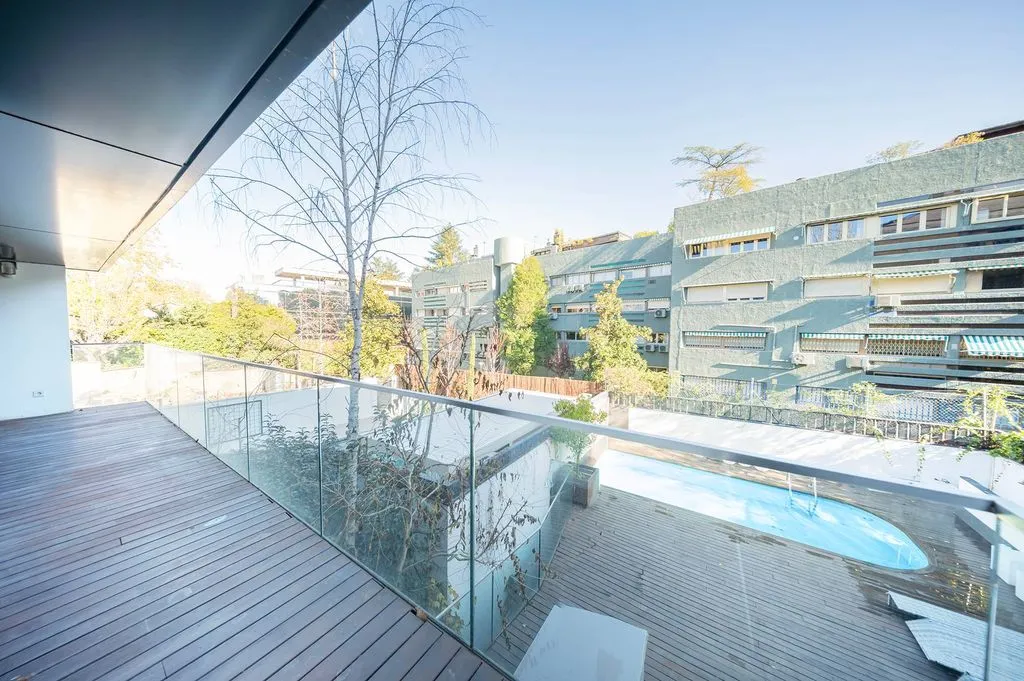 Bassein - Luxury Villa with Pool in Chamartín, Madrid