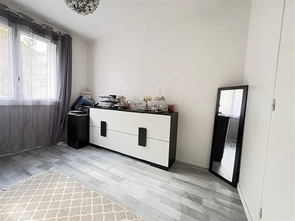Chambres - Appartement Traversant avec Balcon Sud à Domène