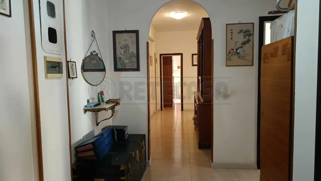 Entrée - Rear-Facing Apartment with Terrace in Ladispoli